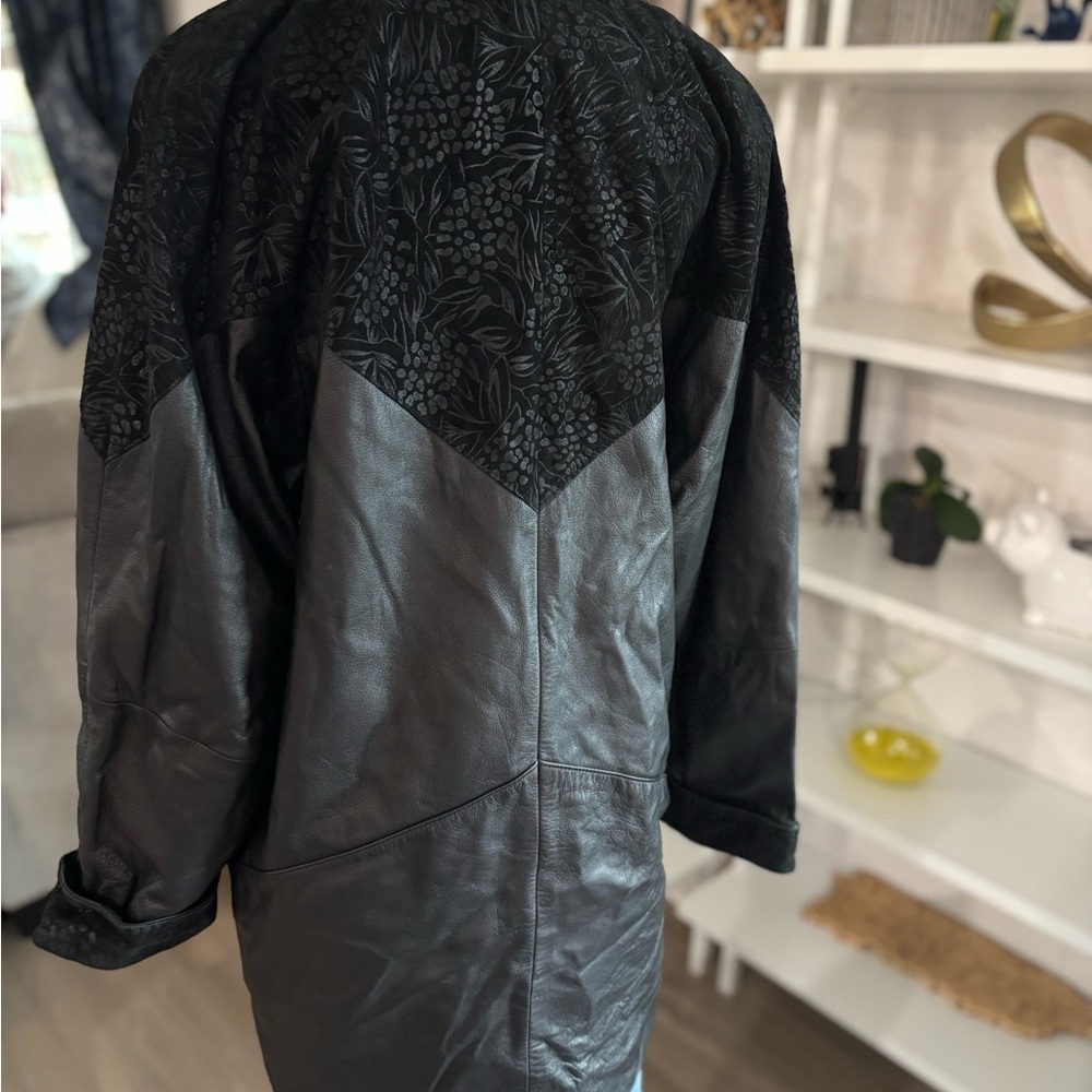 Fits and Wright big Chic Black Leather Coat - Picture 5 of 10